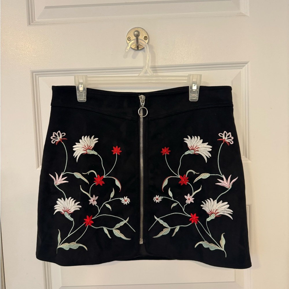 Suede Floral Embroidered Black Skirt - L